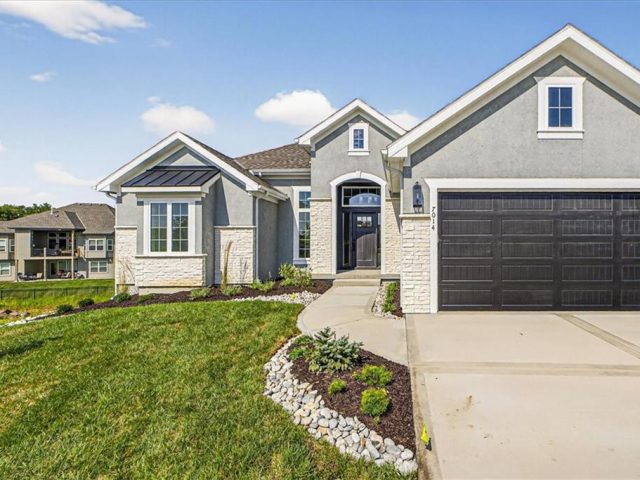 Homes for Sale in Kansas City, MO 64151 | 7014 N Anita Avenue