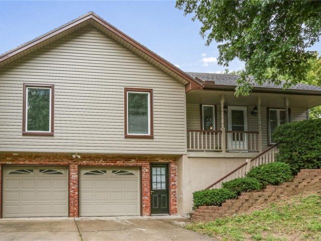 Homes for Sale in Liberty, MO 64068 | 1420  Andrea Drive