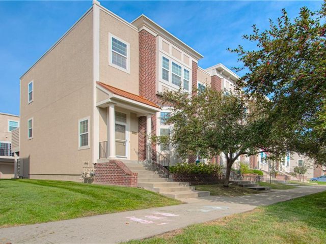 Homes for Sale in North Kansas City, MO 64116 | 2908  Erie Park