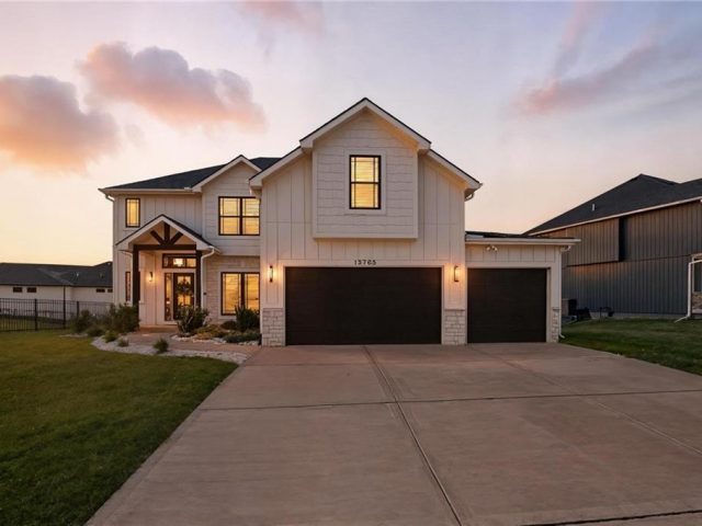 Homes for Sale in Parkville, MO 64152 | 13785 NW 71st Street