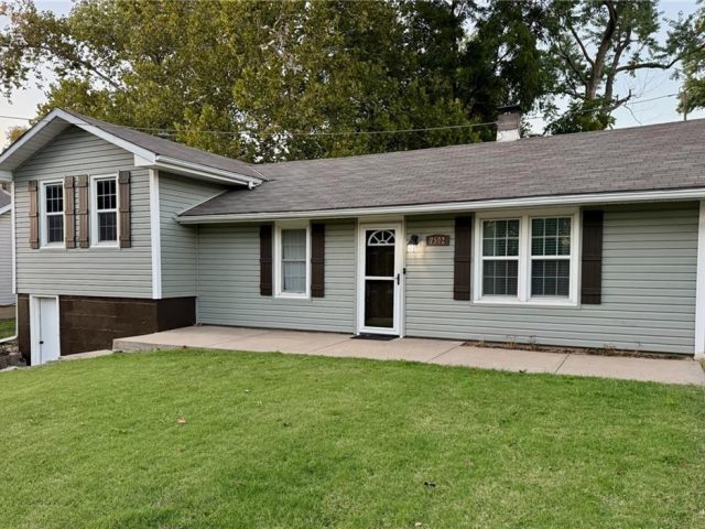 Homes for Sale in Pleasant Valley, MO 64068 | 7502  Oak Street