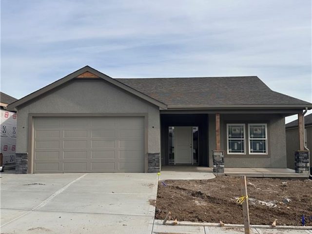 Homes for Sale in Kearney, MO 64060 | 2125  Greenfield Point