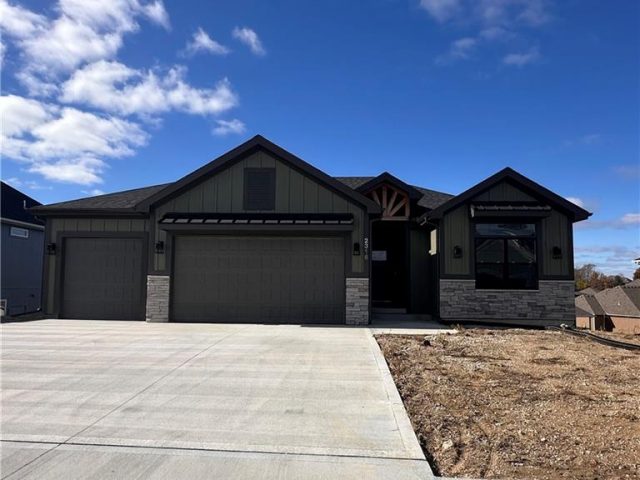 Homes for Sale in Kearney, MO 64060 | 2316  Larkspur Lane