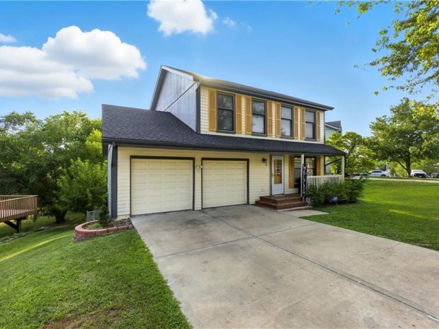 Homes for Sale in Kansas City, MO 64118 | 915 NW 63rd Street