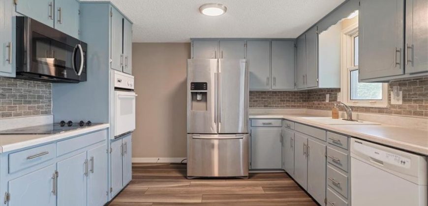 Homes for Sale in Kansas City, MO 64155 | 520 NW 88th Terrace