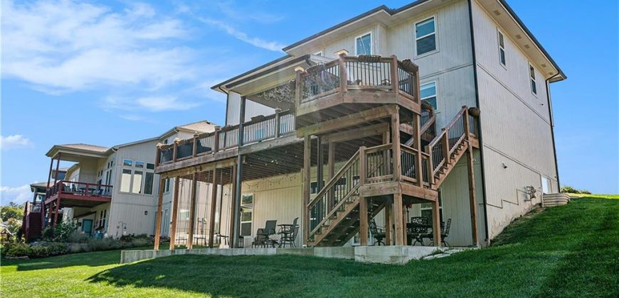 Homes for Sale in Parkville, MO 64152 | 7295 NW FOREST LAKES Drive