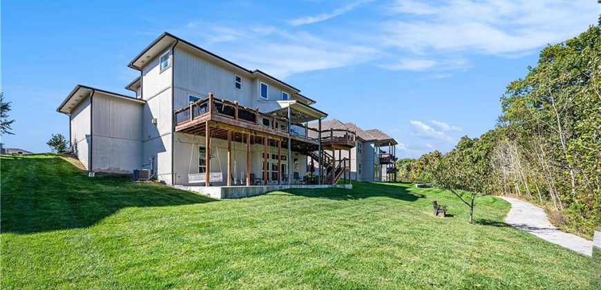 Homes for Sale in Parkville, MO 64152 | 7295 NW FOREST LAKES Drive