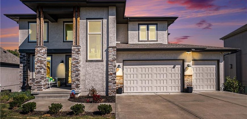 Homes for Sale in Parkville, MO 64152 | 7295 NW FOREST LAKES Drive