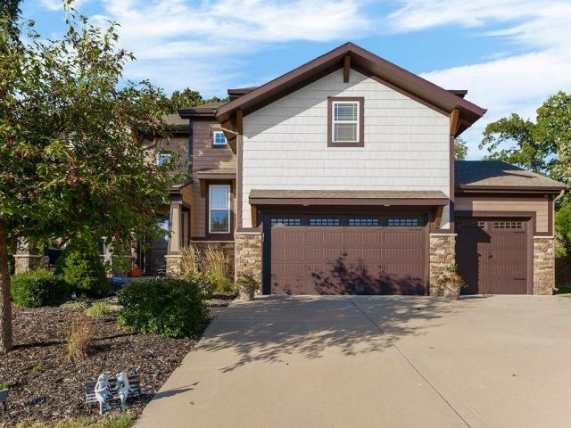 Homes for Sale in Parkville, MO 64152 | 9726  Apple Blossom Lane