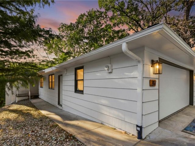 Homes for Sale in Lake Waukomis, MO 64151 | 387 NW North Shore Drive