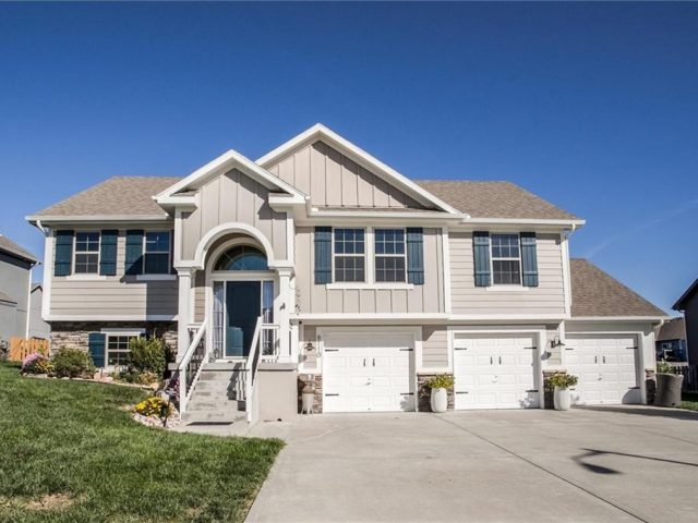 Homes for Sale in Kansas City, MO 64156 | 6110 NE 119th Terrace