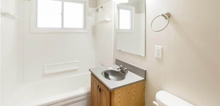 Homes for Sale in Liberty, MO 64068 | 915 S Prairie Street