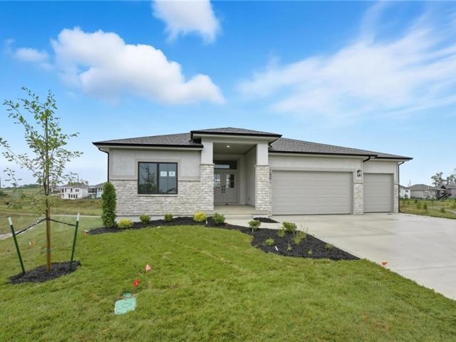 Homes for Sale in Kansas City, MO 64155 | 1606 NW 106th Terrace