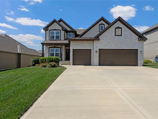 Homes for Sale in Kansas City, MO 64154 | 9414 N Helena Avenue