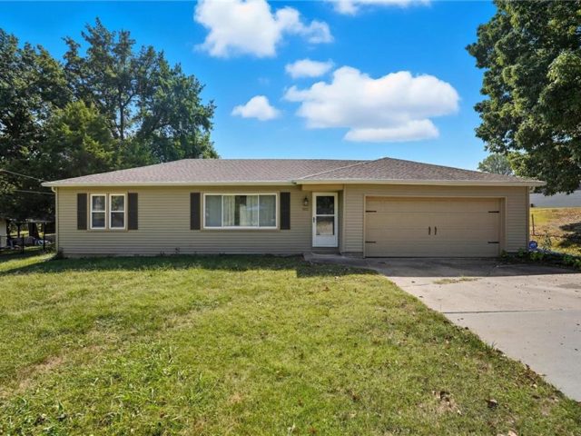 Homes for Sale in Gladstone, MO 64118 | 801 NE 76th Street