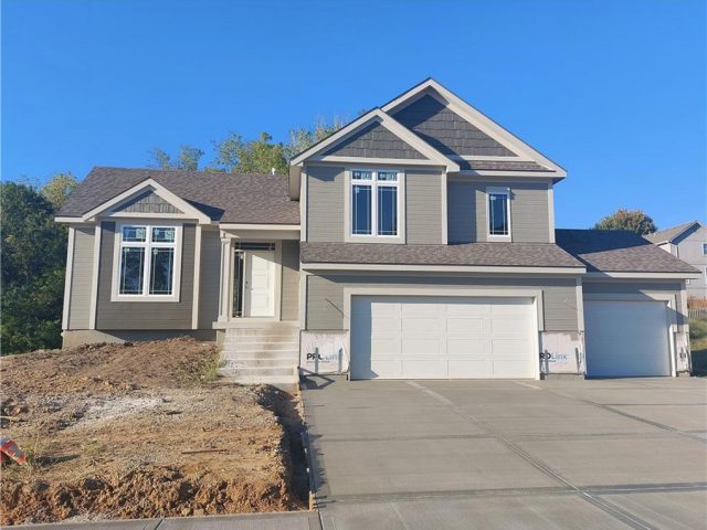 Homes for Sale in Parkville, MO 64152 | 8580 NW 75th Terrace