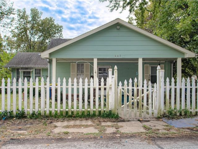 Homes for Sale in Liberty, MO 64068 | 443  Choctaw Street