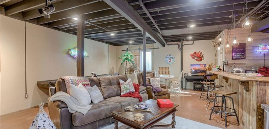 Homes for Sale in Kansas City, MO 64154 | 6123 NW 104th Terrace