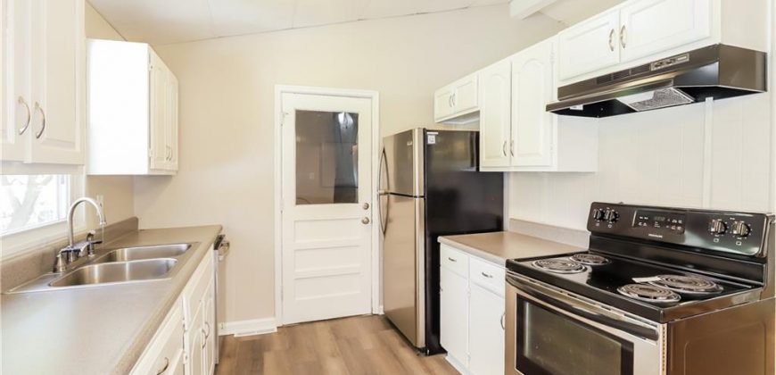 Homes for Sale in Liberty, MO 64068 | 915 S Prairie Street