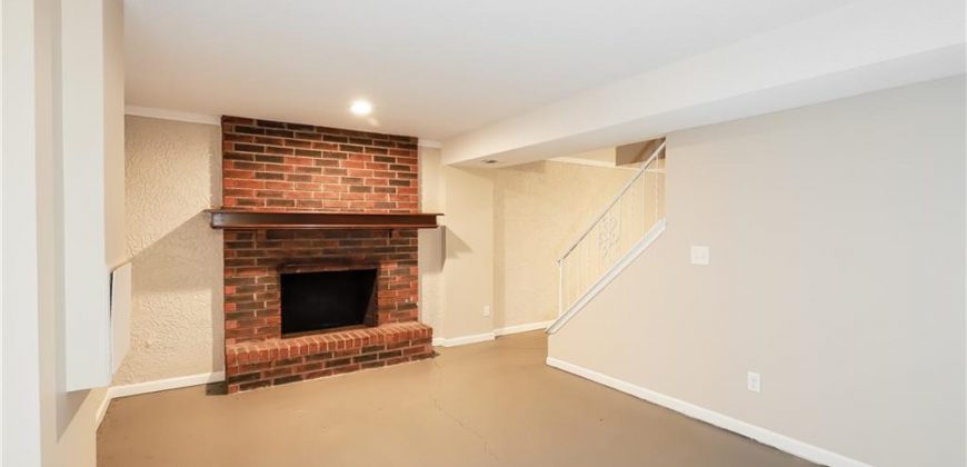 Homes for Sale in Parkville, MO 64152 | 6705 NW Hidden Valley Road