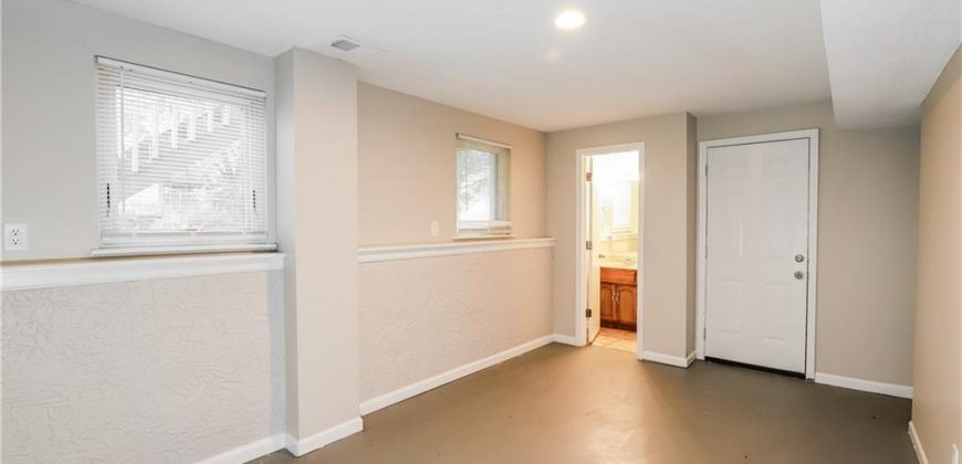 Homes for Sale in Parkville, MO 64152 | 6705 NW Hidden Valley Road