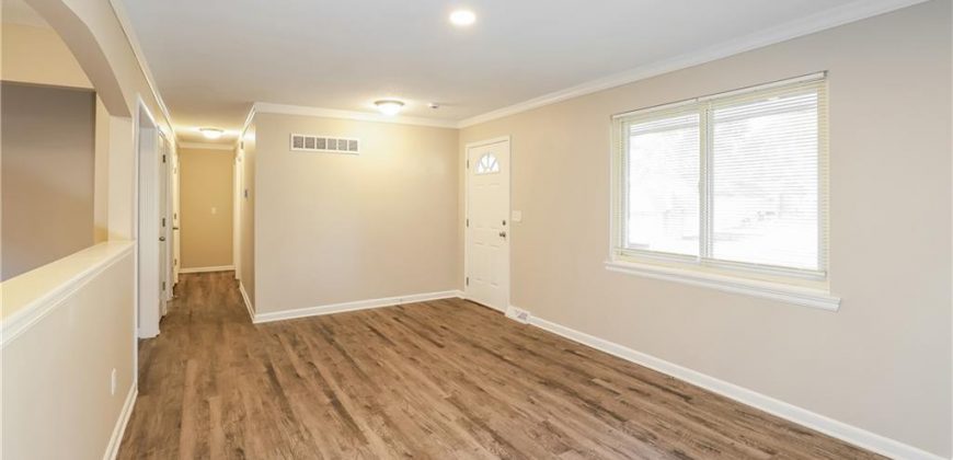 Homes for Sale in Parkville, MO 64152 | 6705 NW Hidden Valley Road