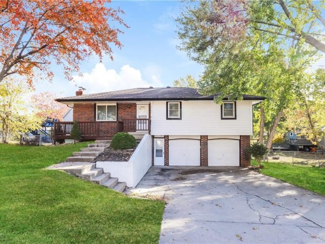 Homes for Sale in Parkville, MO 64152 | 6705 NW Hidden Valley Road