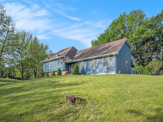 Homes for Sale in Kansas City, MO 64155 | 9708 N Campbell Drive