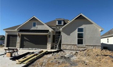 Homes for Sale in Parkville, MO 64152 | 7040 NW Forest Lakes Drive