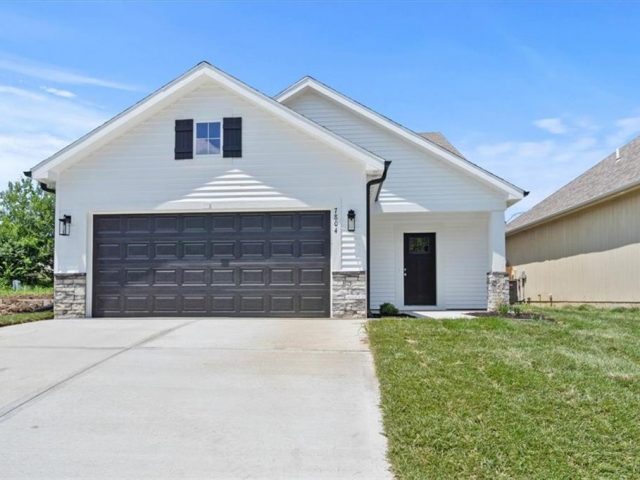 Homes for Sale in Kansas City, MO 64163 | 7808 NW 122nd Street