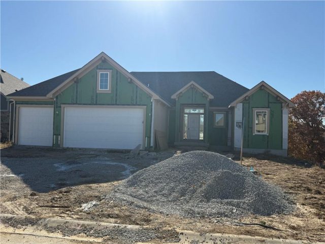 Homes for Sale in Parkville, MO 64152 | 13715 NW 70th Street