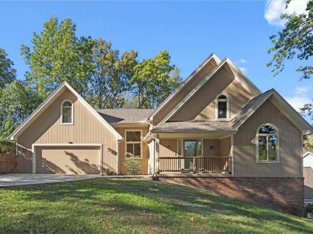 Homes for Sale in Kansas City, MO 64116 | 308 NW Briarcliff Circle