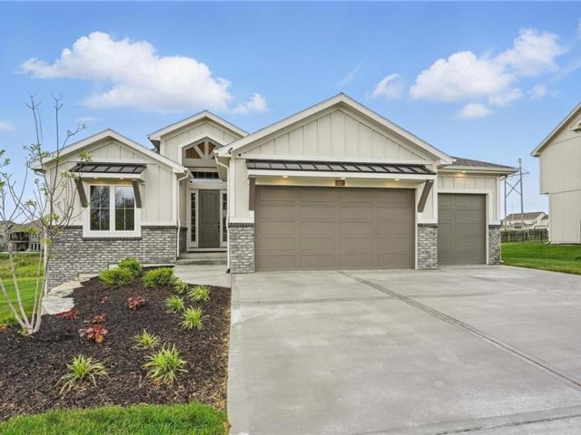 Homes for Sale in Kansas City, MO 64155 | 1320 NW 106th Terrace