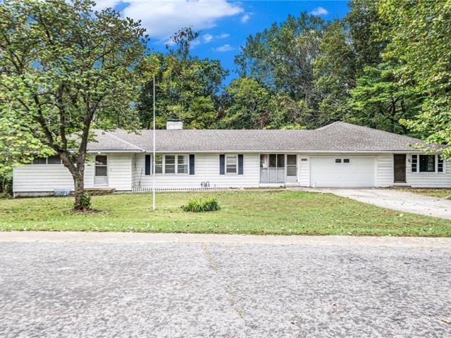 Homes for Sale in Gladstone, MO 64118 | 4914 N Central Street