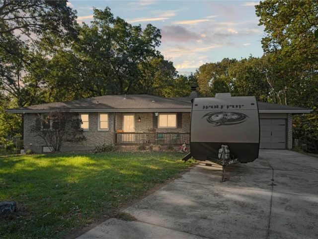 Homes for Sale in Kansas City, MO 64118 | 1200 NE 57th Terrace