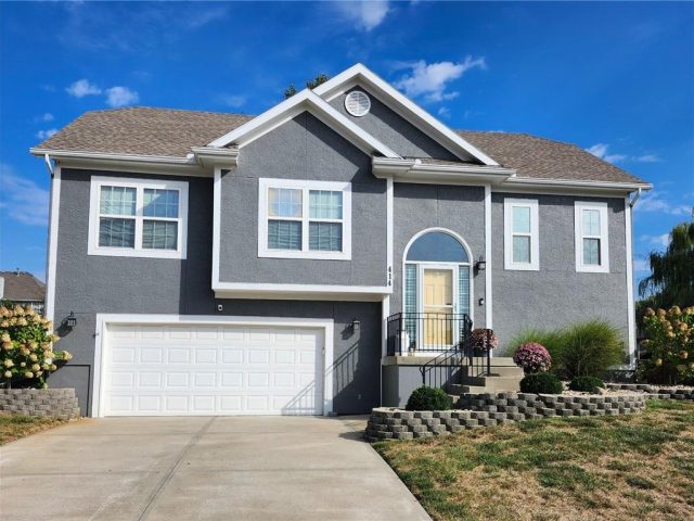 Homes for Sale in Smithville, MO 64089 | 414  Killarney Lane