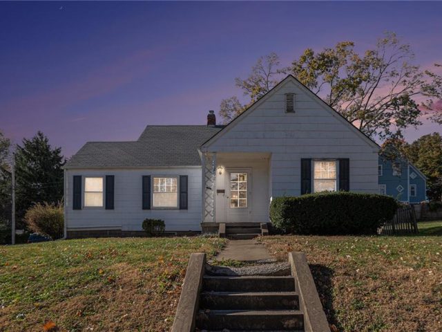 Homes for Sale in Liberty, MO 64068 | 202 N Missouri Street