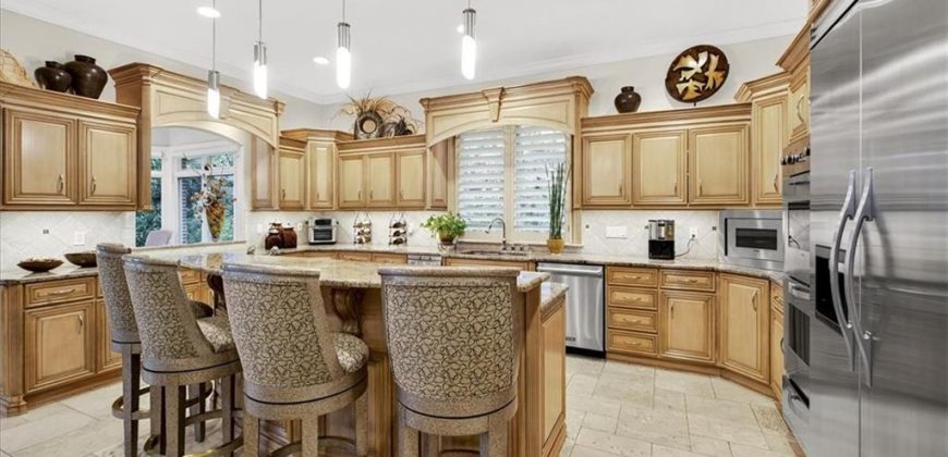 Homes for Sale in Parkville, MO 64152 | 6006  West Shore Court