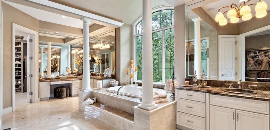 Homes for Sale in Parkville, MO 64152 | 6006  West Shore Court