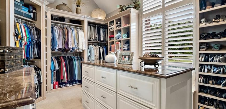 Homes for Sale in Parkville, MO 64152 | 6006  West Shore Court