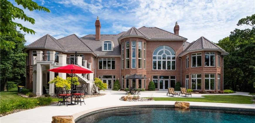 Homes for Sale in Parkville, MO 64152 | 6006  West Shore Court