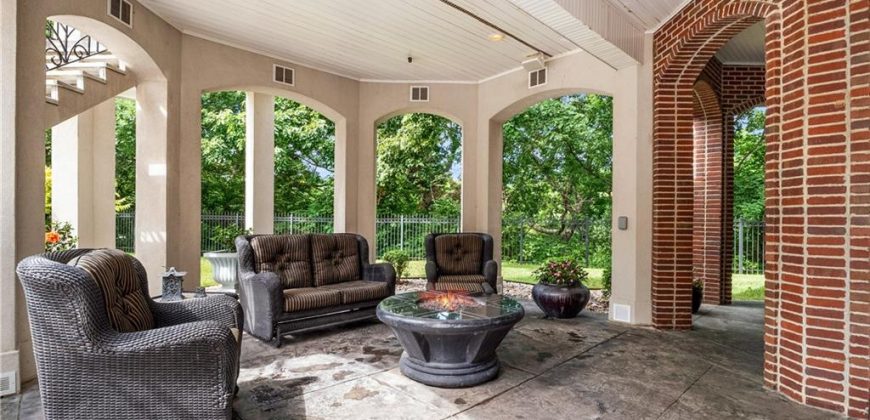 Homes for Sale in Parkville, MO 64152 | 6006  West Shore Court