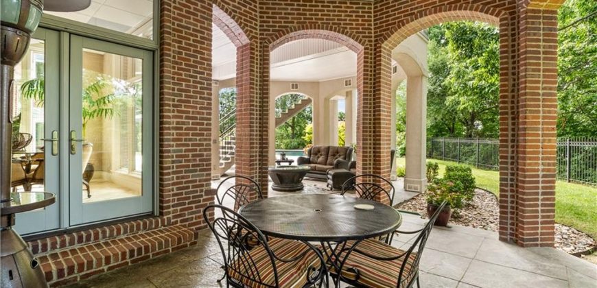 Homes for Sale in Parkville, MO 64152 | 6006  West Shore Court