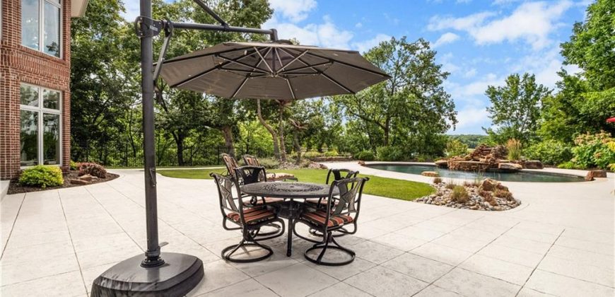 Homes for Sale in Parkville, MO 64152 | 6006  West Shore Court