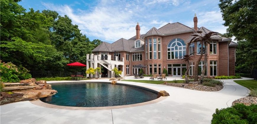 Homes for Sale in Parkville, MO 64152 | 6006  West Shore Court