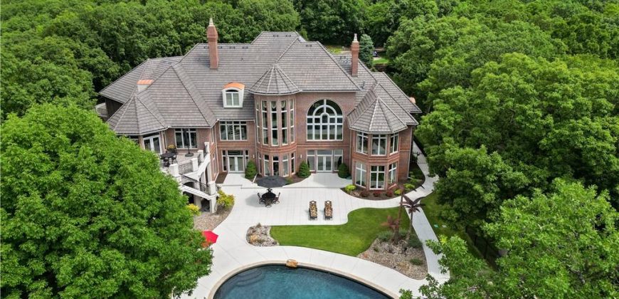 Homes for Sale in Parkville, MO 64152 | 6006  West Shore Court