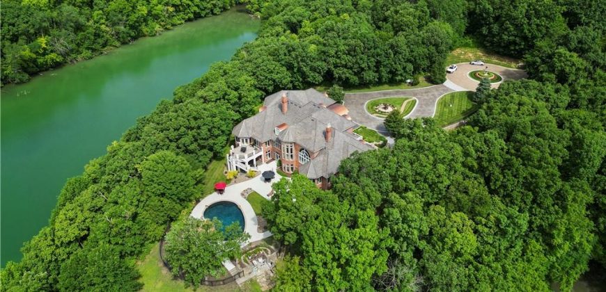 Homes for Sale in Parkville, MO 64152 | 6006  West Shore Court