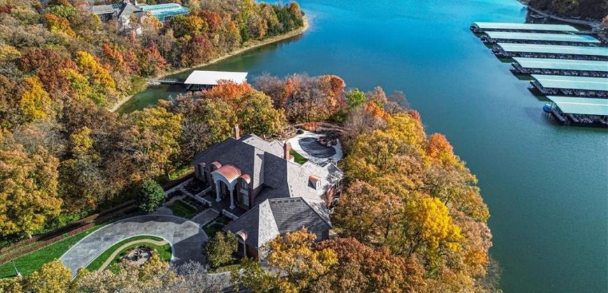 Homes for Sale in Parkville, MO 64152 | 6006  West Shore Court