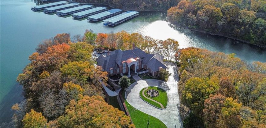 Homes for Sale in Parkville, MO 64152 | 6006  West Shore Court