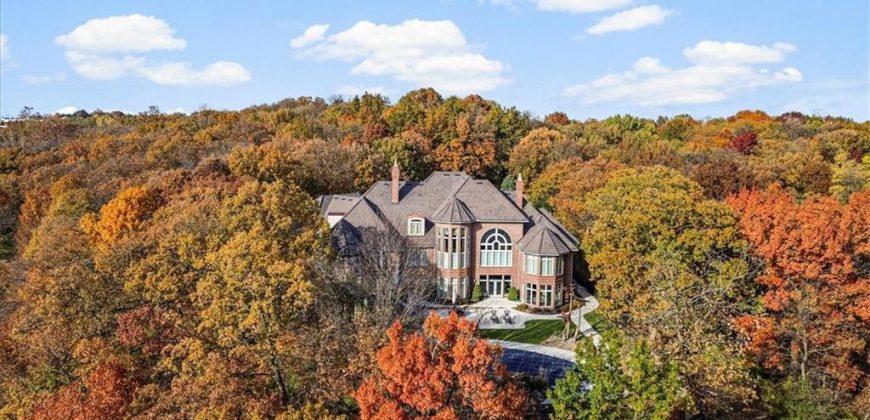 Homes for Sale in Parkville, MO 64152 | 6006  West Shore Court